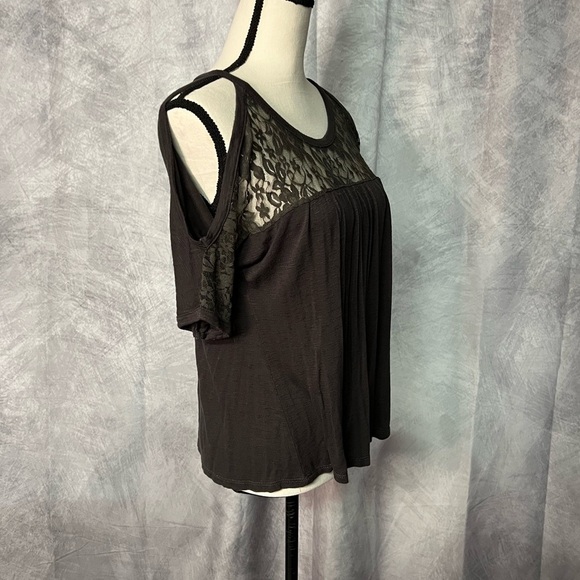 Maurices Gray Lace Accent Cold Shoulder 3/4 Sleeve Blouse - MED - Picture 4 of 9